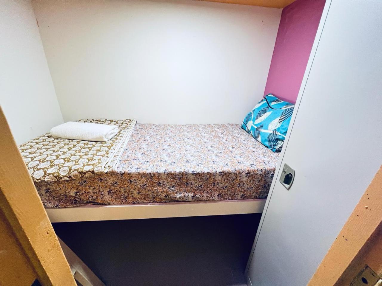 Moon Backpackers Burjman Exit 2, Family Partitions, Loft Partitions, Apartment Dubai Exterior photo